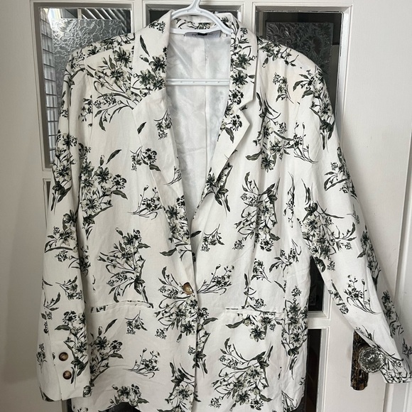 Lily Morgan Jackets & Blazers - Lily Morgan Cream and Olive Blazer | Feminine Floral Print | Size Medium